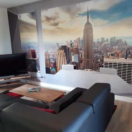 Appartement Renove Le New-York En Centre Ville - Terrasse Et Parking - Non Climatise La Roche-Chalais Exterior photo