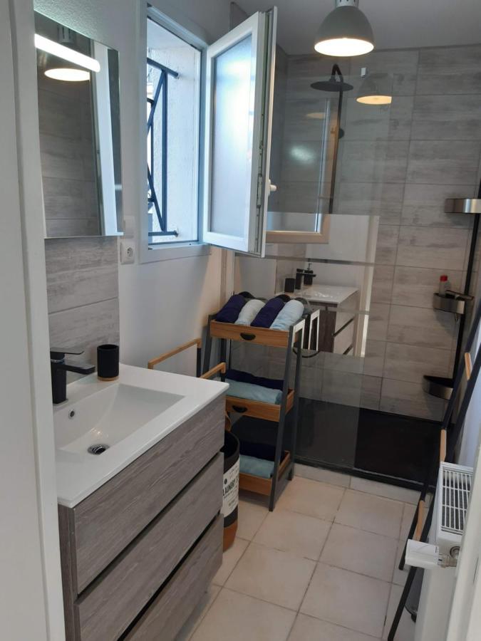 Appartement Renove Le New-York En Centre Ville - Terrasse Et Parking - Non Climatise La Roche-Chalais Exterior photo