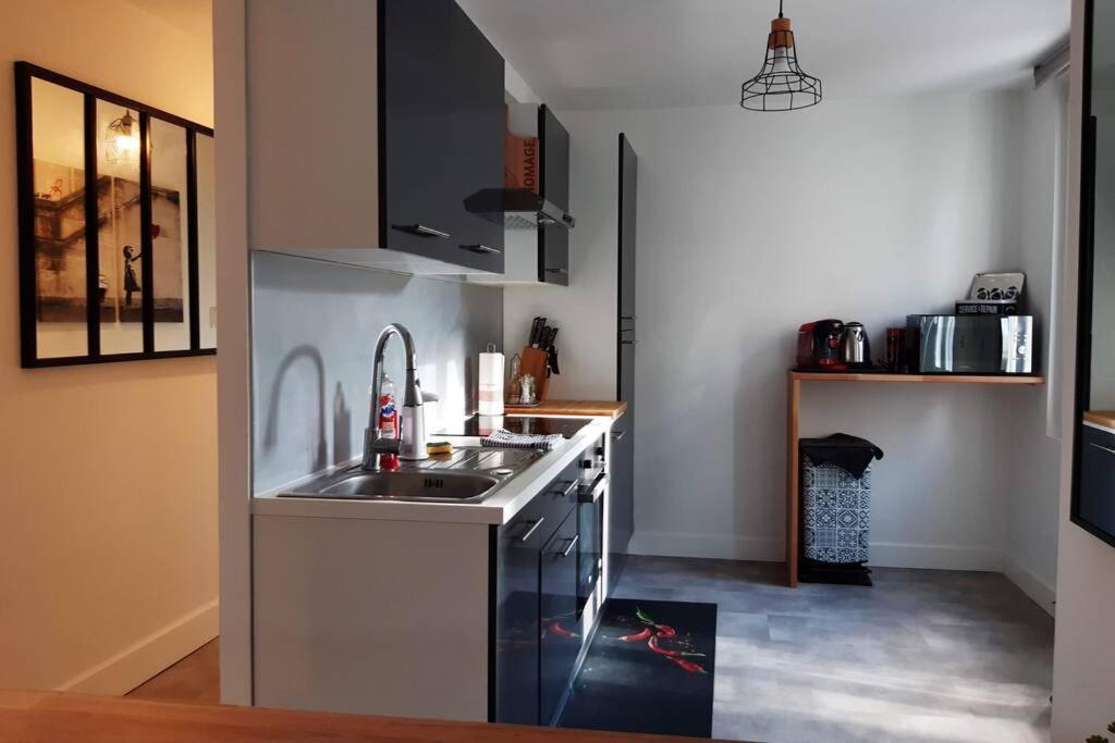Appartement Renove Le New-York En Centre Ville - Terrasse Et Parking - Non Climatise La Roche-Chalais Exterior photo