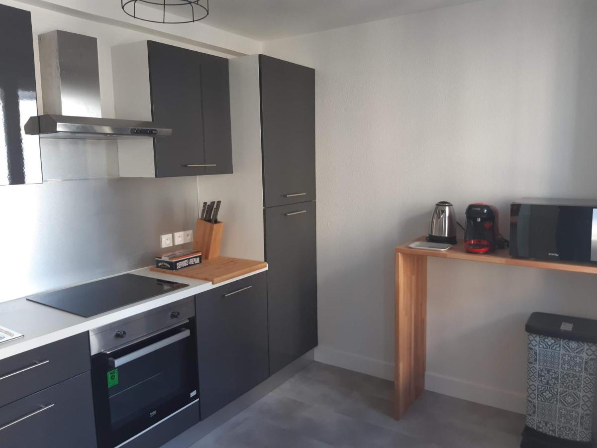 Appartement Renove Le New-York En Centre Ville - Terrasse Et Parking - Non Climatise La Roche-Chalais Exterior photo