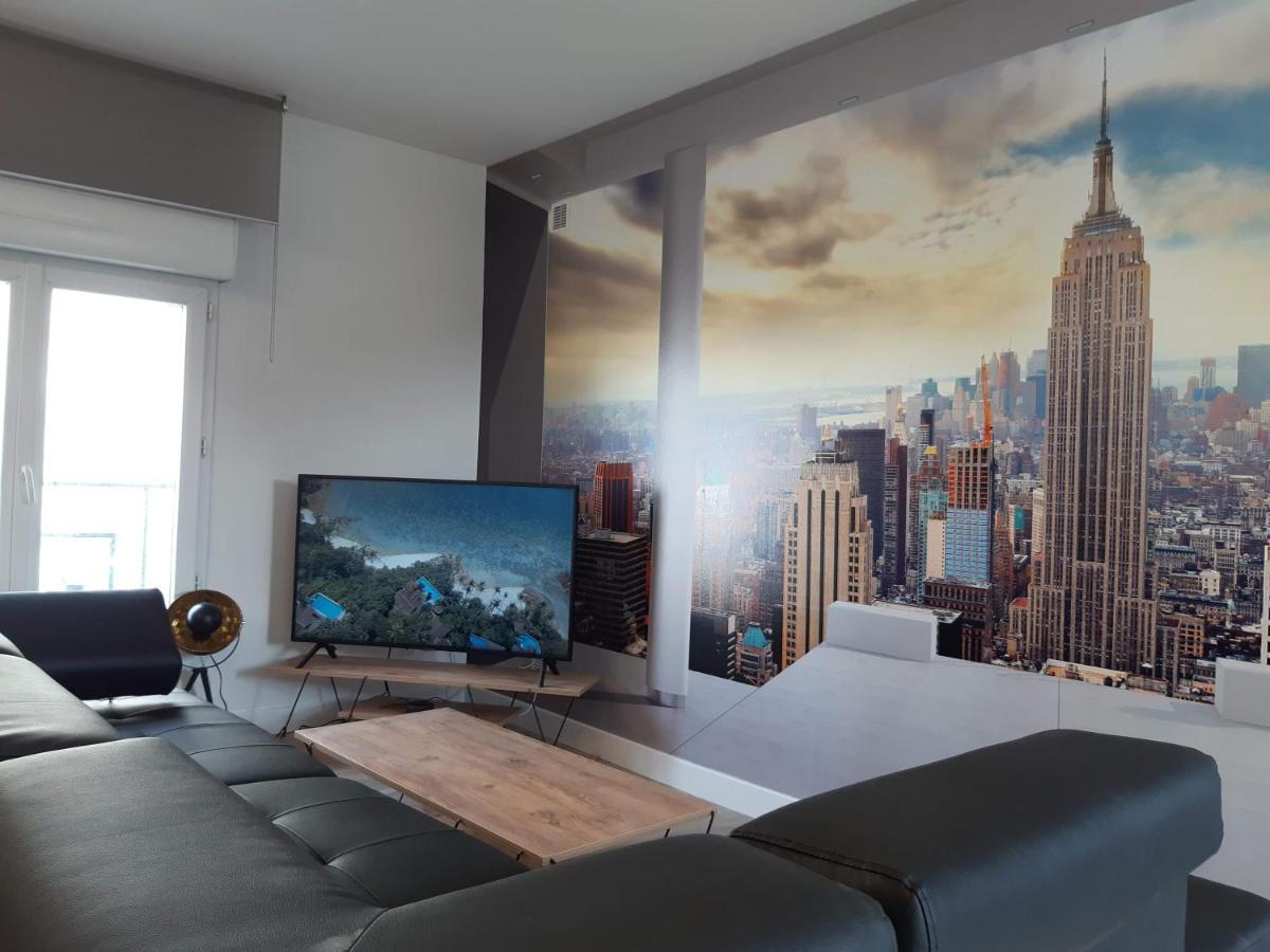 Appartement Renove Le New-York En Centre Ville - Terrasse Et Parking - Non Climatise La Roche-Chalais Exterior photo